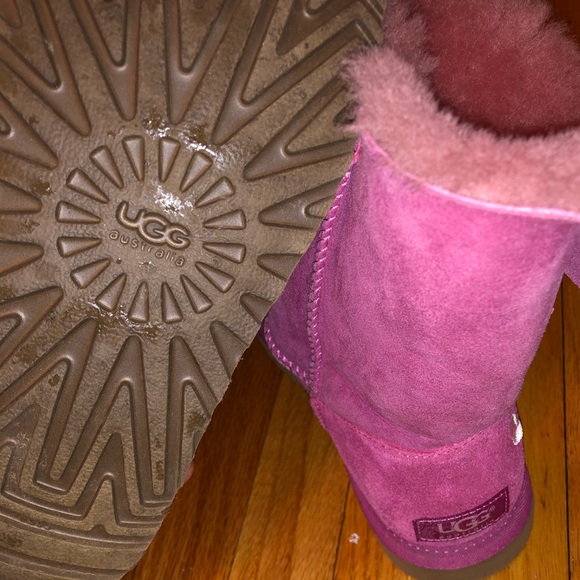 Bailey button pink Uggs - Picture 7 of 8